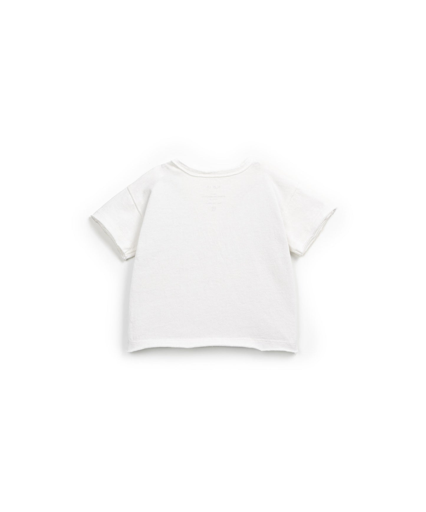 T-shirt com abertura no ombro