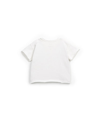 T-shirt com abertura no ombro